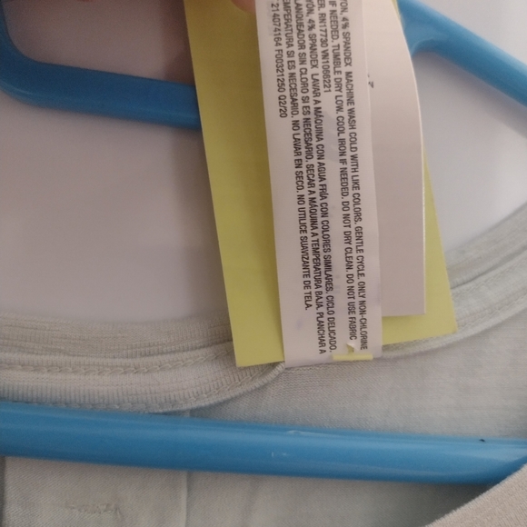 Women's All in motion top size M - Picture 11 of 13